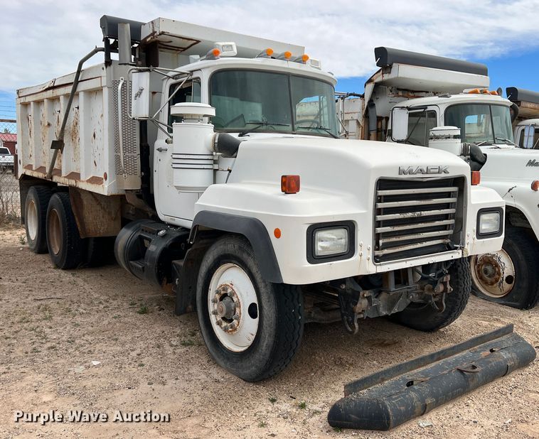 image for item DP0023 2001 Mack RD688S  dump truck