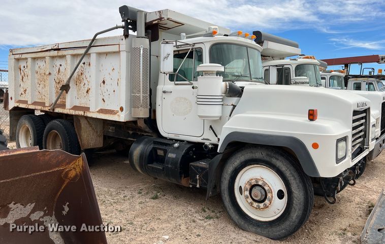 image for item DP0023 2001 Mack RD688S  dump truck