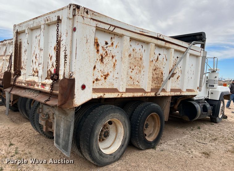 image for item DP0023 2001 Mack RD688S  dump truck