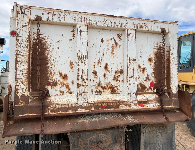 image for item DP0023 2001 Mack RD688S  dump truck