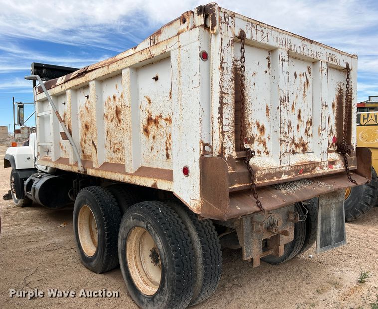 image for item DP0023 2001 Mack RD688S  dump truck