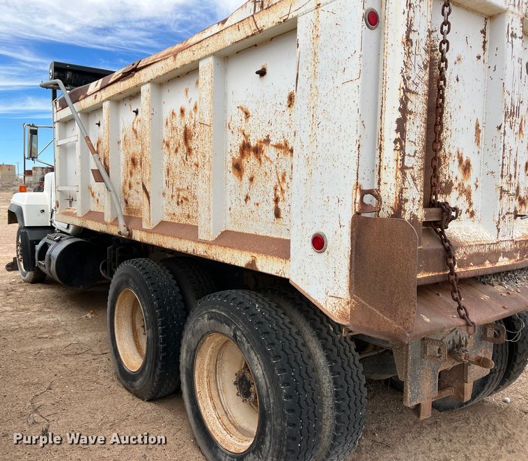 image for item DP0023 2001 Mack RD688S  dump truck