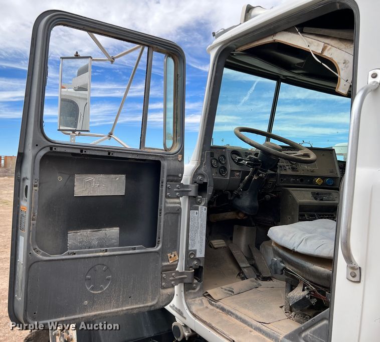 image for item DP0023 2001 Mack RD688S  dump truck