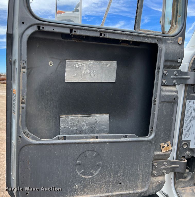 image for item DP0023 2001 Mack RD688S  dump truck