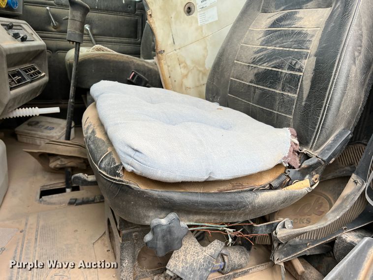 image for item DP0023 2001 Mack RD688S  dump truck