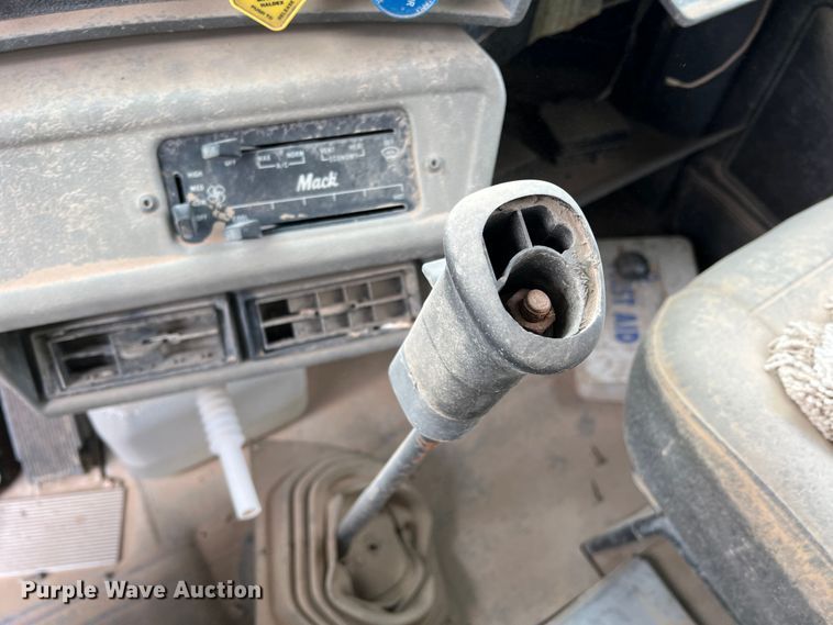 image for item DP0023 2001 Mack RD688S  dump truck