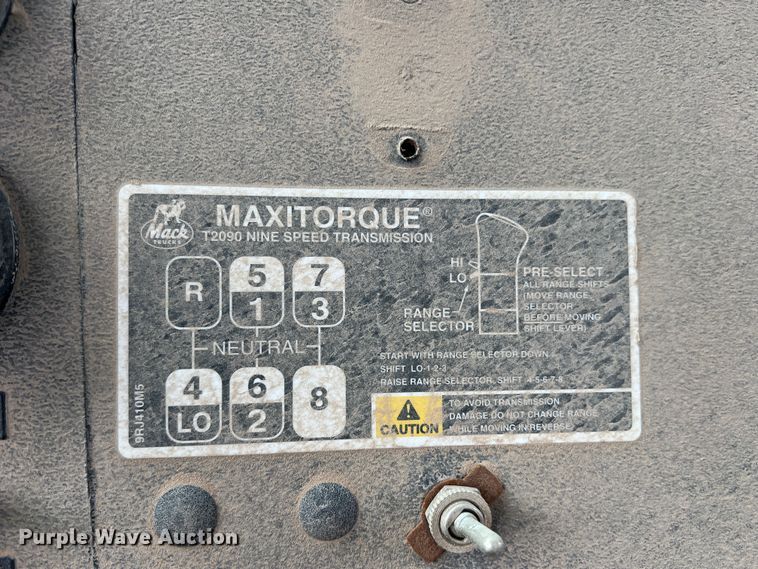 image for item DP0023 2001 Mack RD688S  dump truck