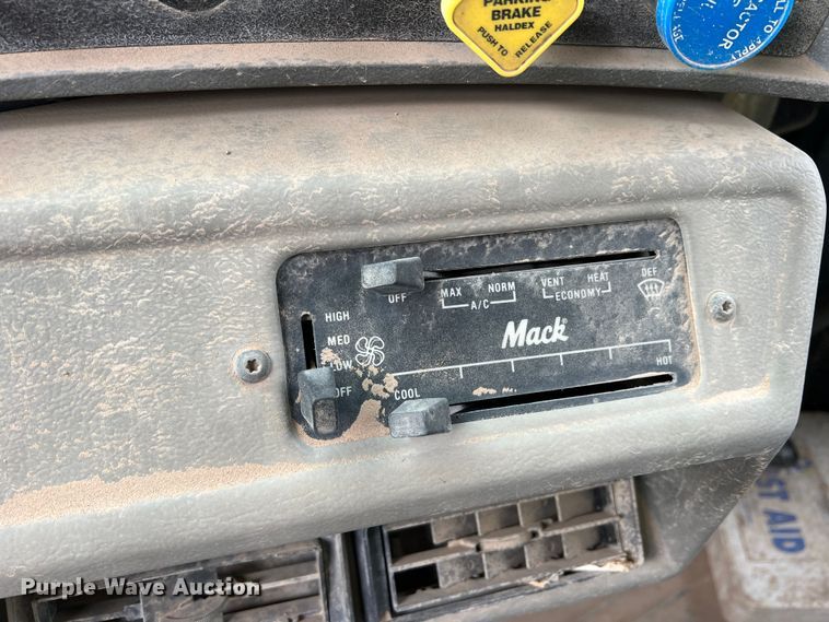 image for item DP0023 2001 Mack RD688S  dump truck