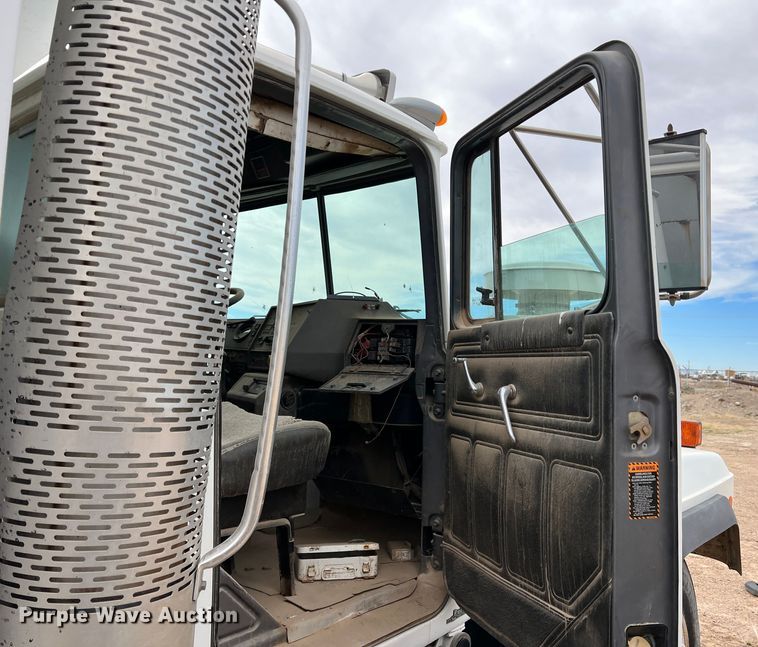 image for item DP0023 2001 Mack RD688S  dump truck