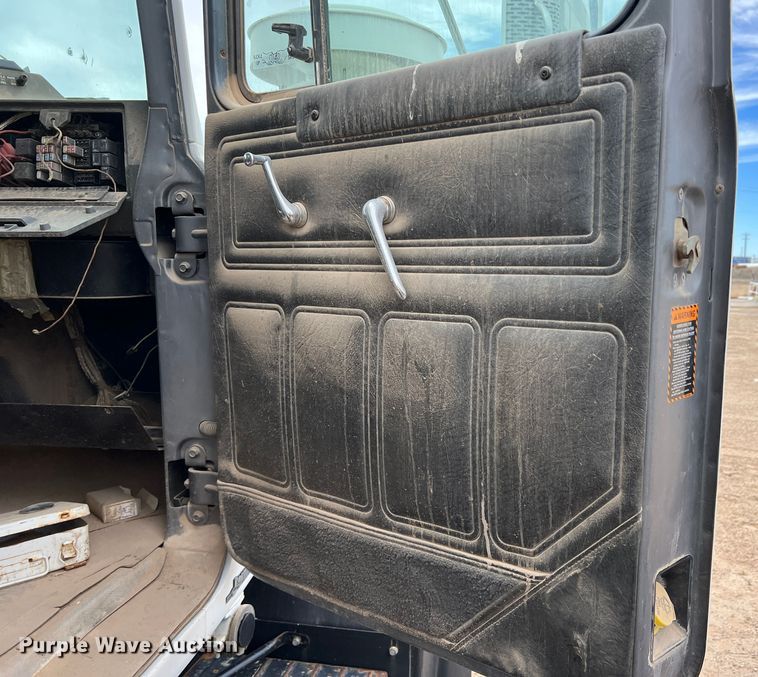 image for item DP0023 2001 Mack RD688S  dump truck