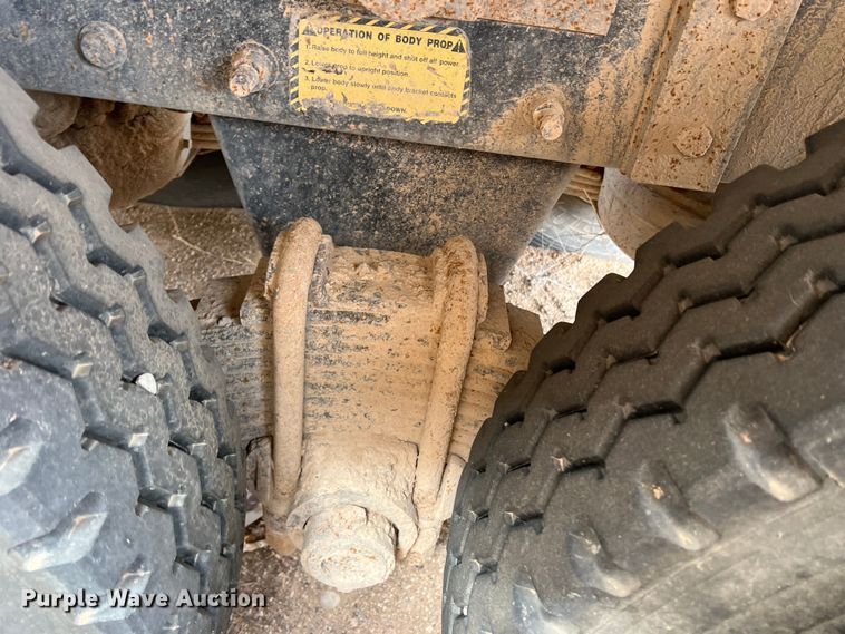 image for item DP0023 2001 Mack RD688S  dump truck