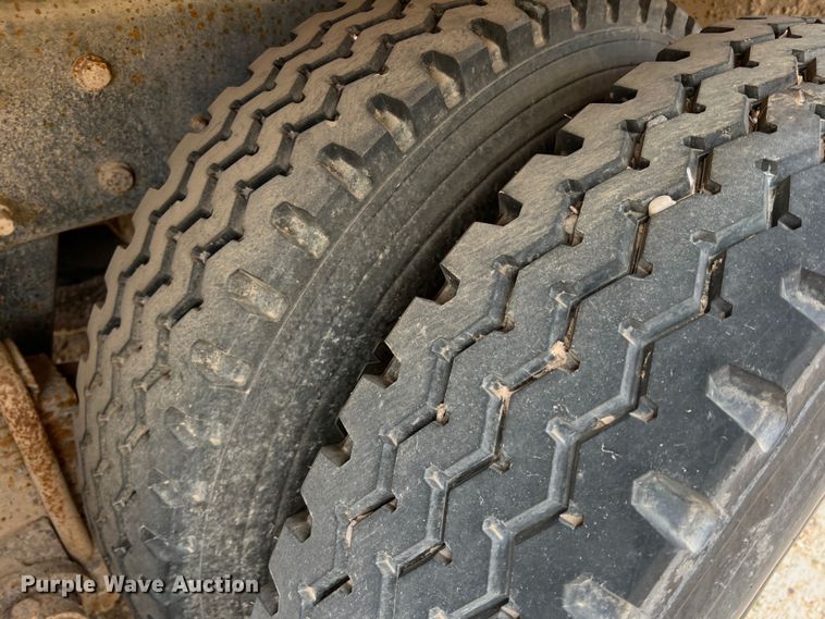 image for item DP0023 2001 Mack RD688S  dump truck