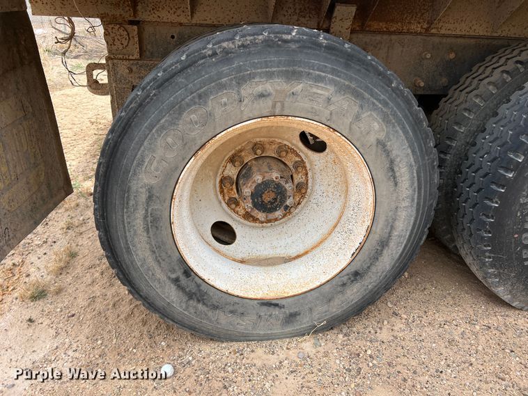 image for item DP0023 2001 Mack RD688S  dump truck