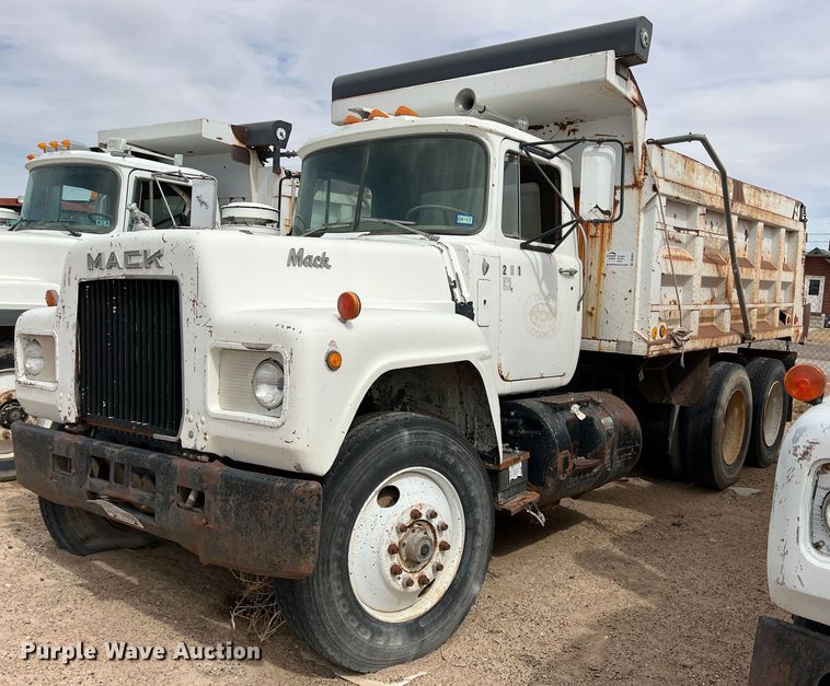 image for item DP0024 1981 Mack R686ST  dump truck