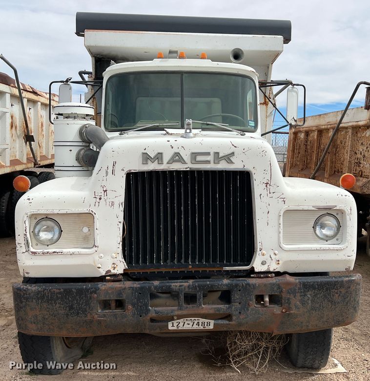 image for item DP0024 1981 Mack R686ST  dump truck