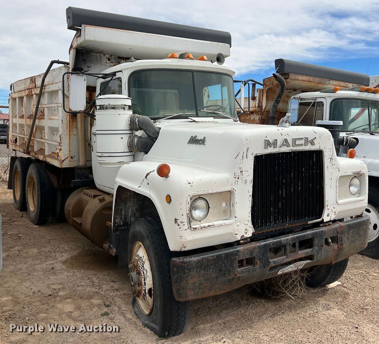 image for item DP0024 1981 Mack R686ST  dump truck