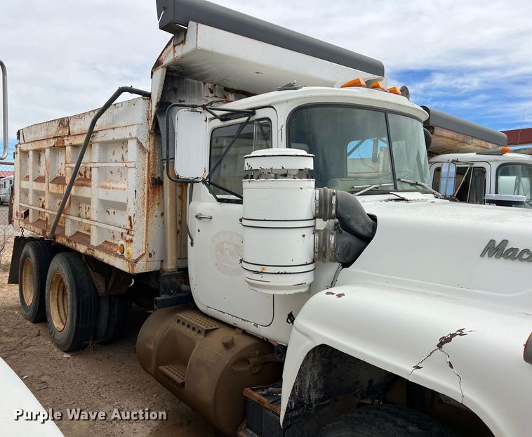 image for item DP0024 1981 Mack R686ST  dump truck