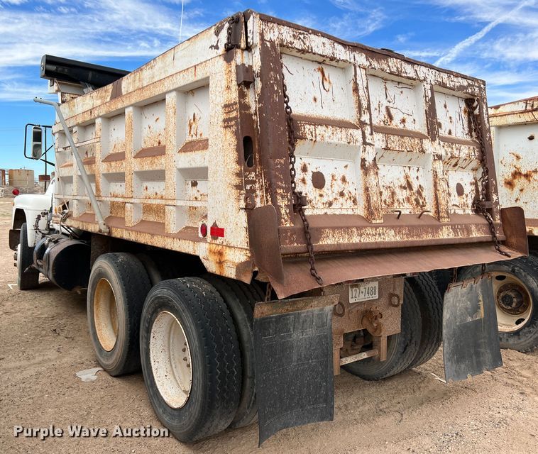 image for item DP0024 1981 Mack R686ST  dump truck