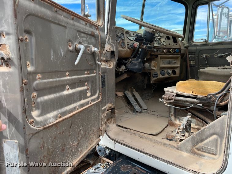 image for item DP0024 1981 Mack R686ST  dump truck