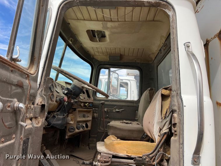 image for item DP0024 1981 Mack R686ST  dump truck