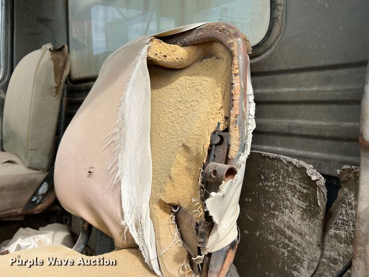 image for item DP0024 1981 Mack R686ST  dump truck