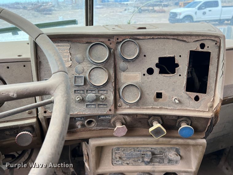 image for item DP0024 1981 Mack R686ST  dump truck