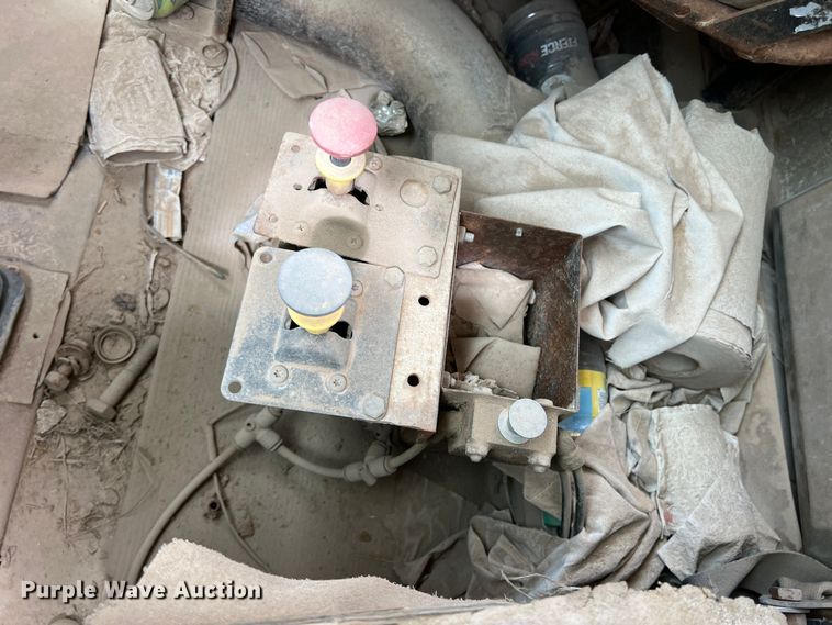 image for item DP0024 1981 Mack R686ST  dump truck