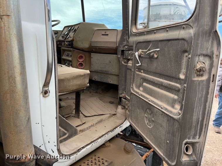 image for item DP0024 1981 Mack R686ST  dump truck