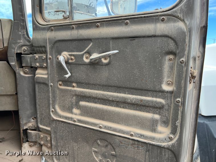 image for item DP0024 1981 Mack R686ST  dump truck