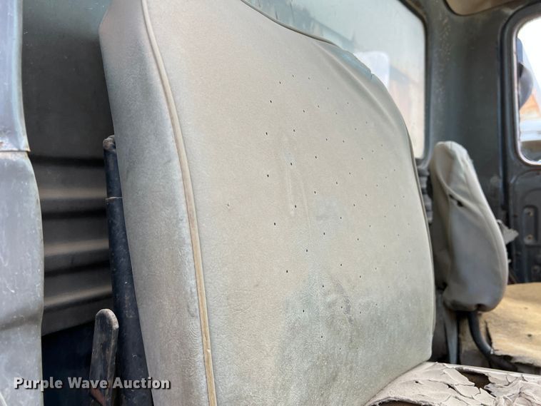 image for item DP0024 1981 Mack R686ST  dump truck