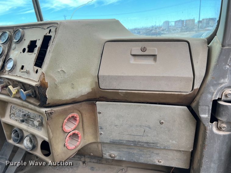 image for item DP0024 1981 Mack R686ST  dump truck