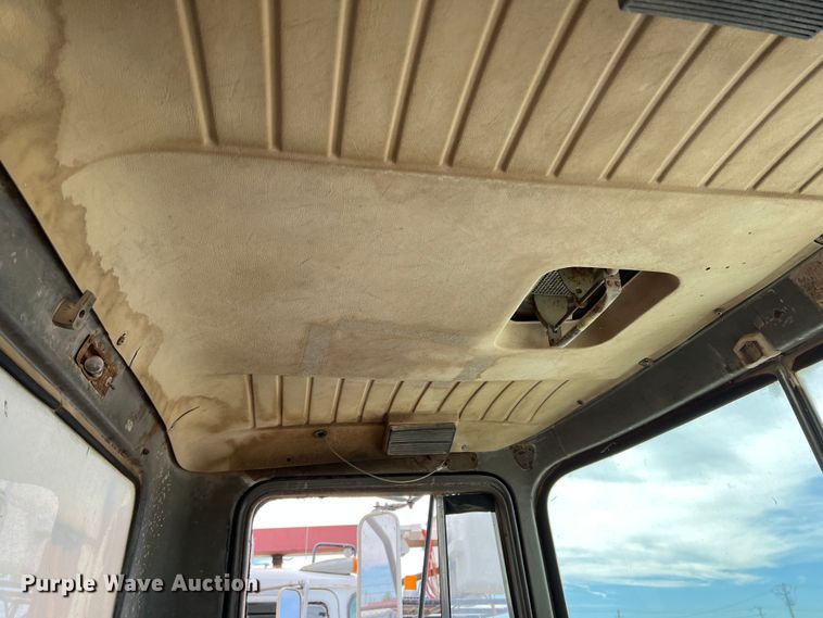 image for item DP0024 1981 Mack R686ST  dump truck