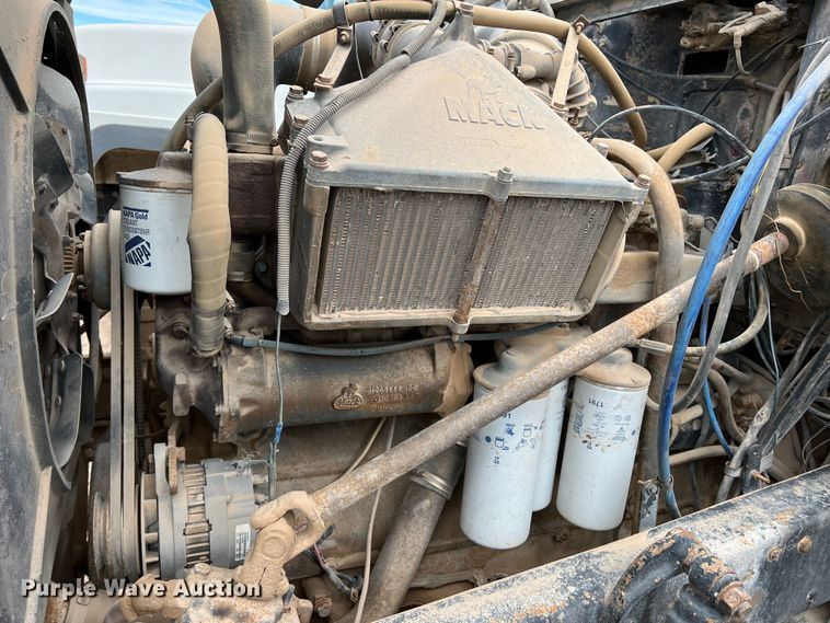 image for item DP0024 1981 Mack R686ST  dump truck