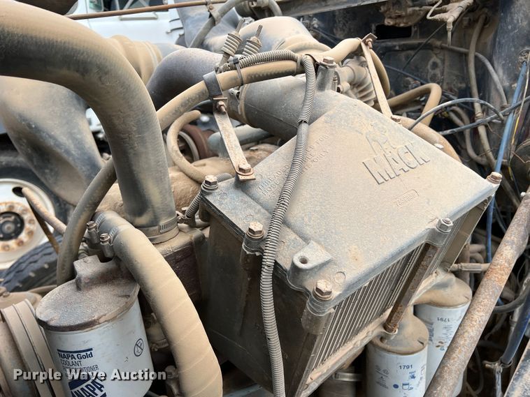 image for item DP0024 1981 Mack R686ST  dump truck