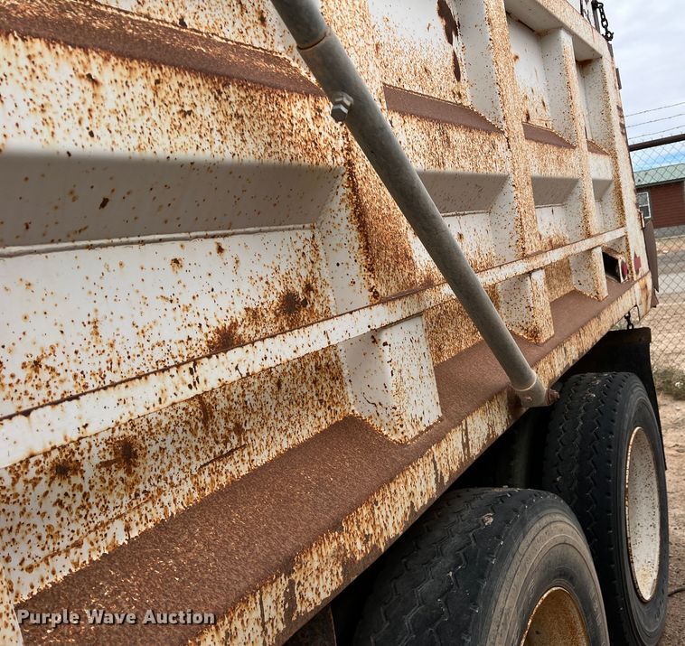 image for item DP0024 1981 Mack R686ST  dump truck
