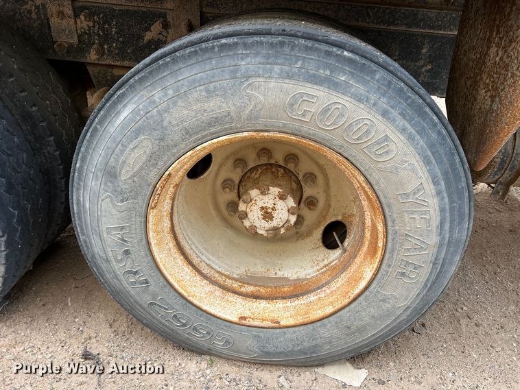 image for item DP0024 1981 Mack R686ST  dump truck