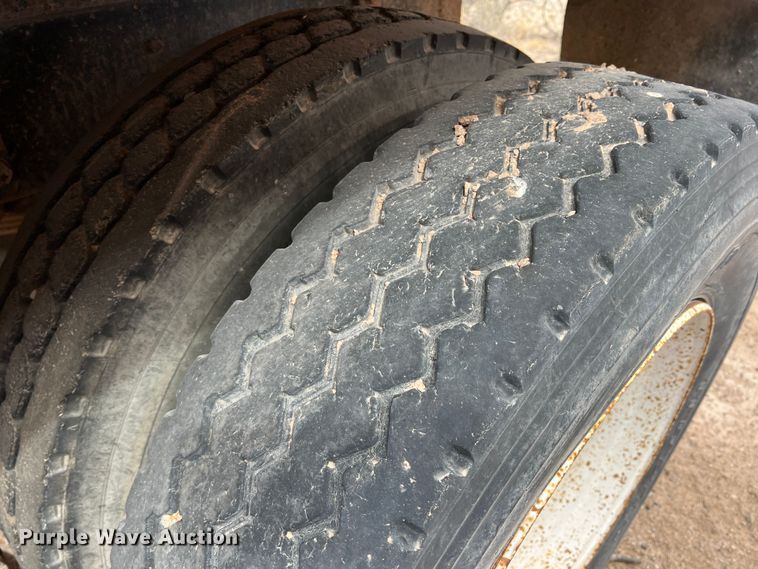 image for item DP0024 1981 Mack R686ST  dump truck