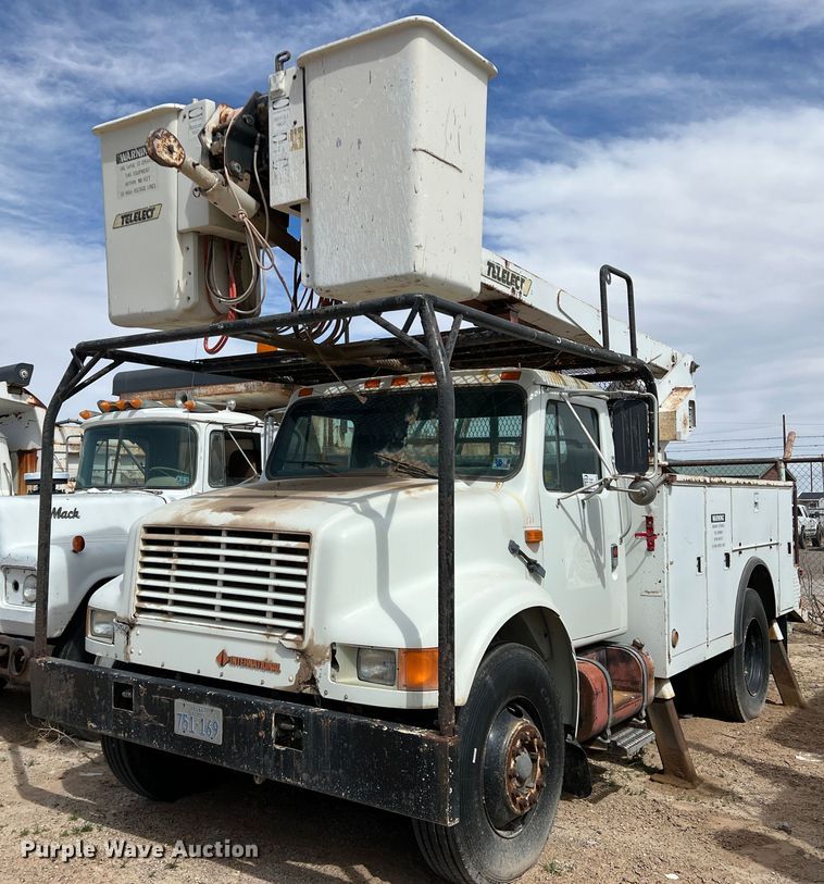 image for item DP0026 1991 International 4600  bucket truck