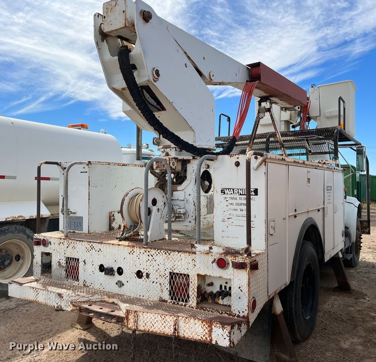 image for item DP0026 1991 International 4600  bucket truck
