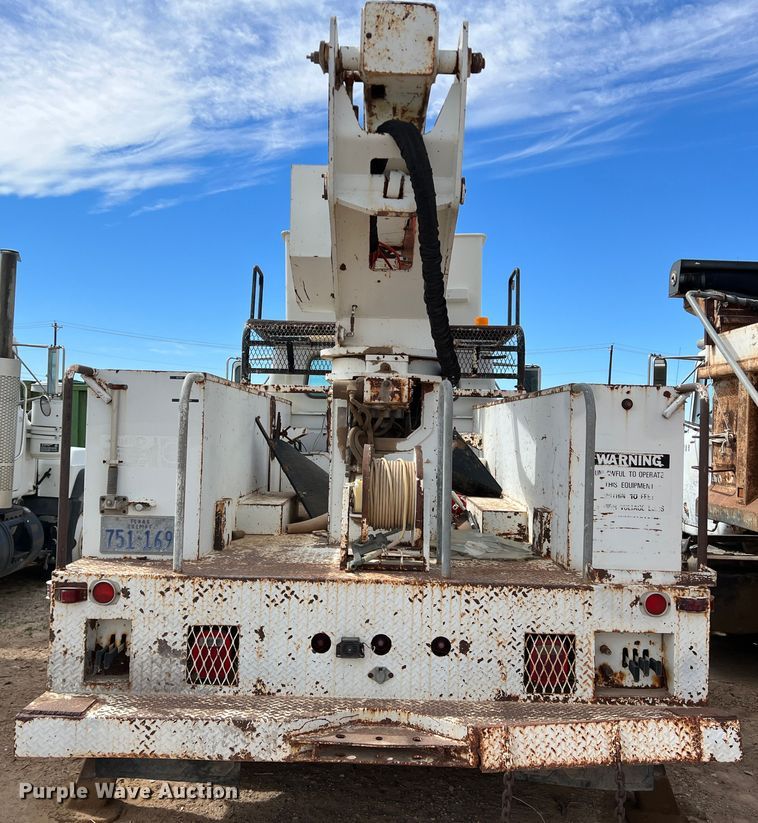 image for item DP0026 1991 International 4600  bucket truck