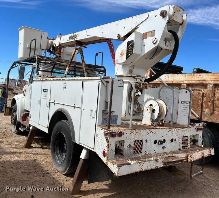 image for item DP0026 1991 International 4600  bucket truck