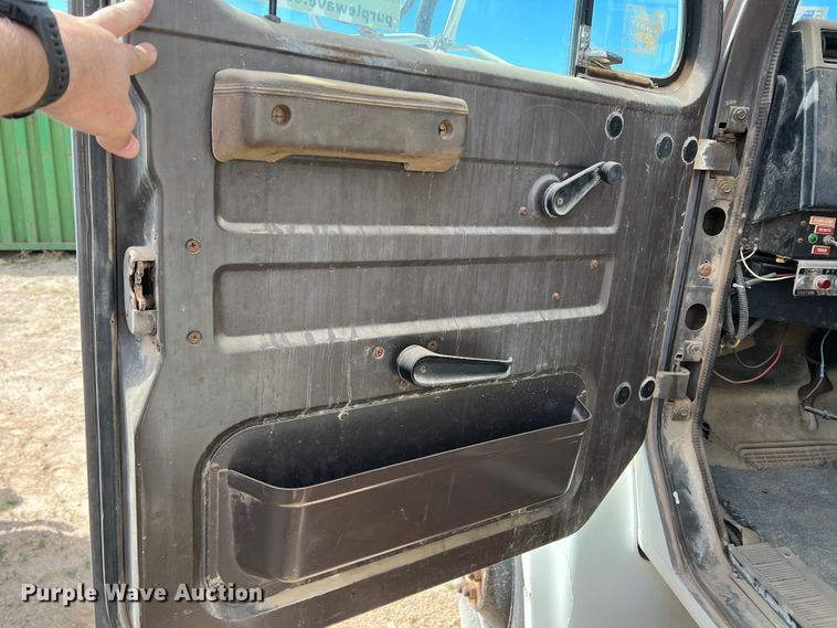 image for item DP0026 1991 International 4600  bucket truck