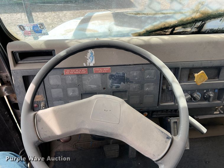 image for item DP0026 1991 International 4600  bucket truck