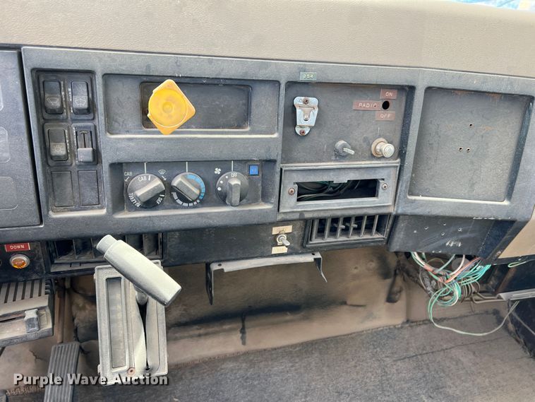 image for item DP0026 1991 International 4600  bucket truck