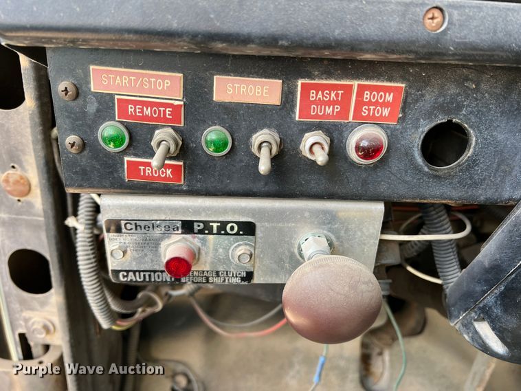 image for item DP0026 1991 International 4600  bucket truck