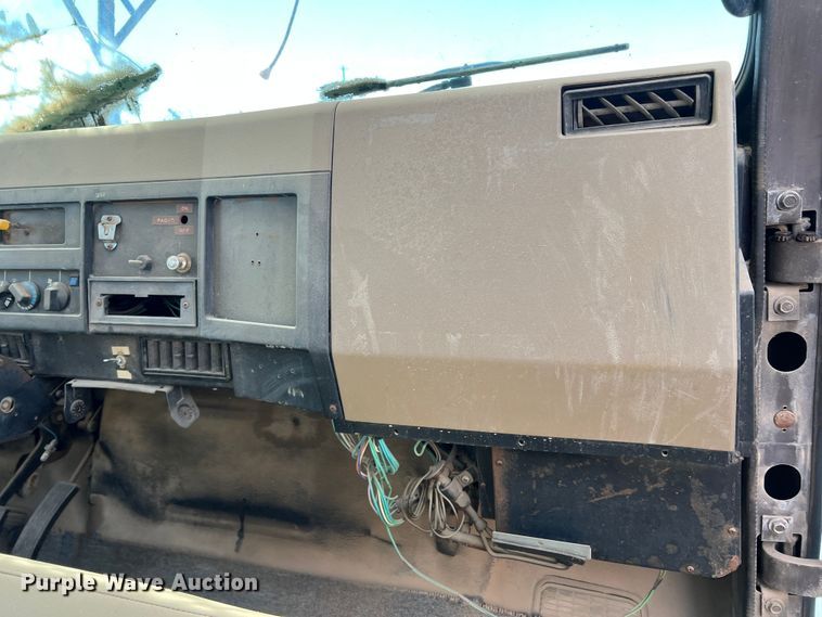 image for item DP0026 1991 International 4600  bucket truck