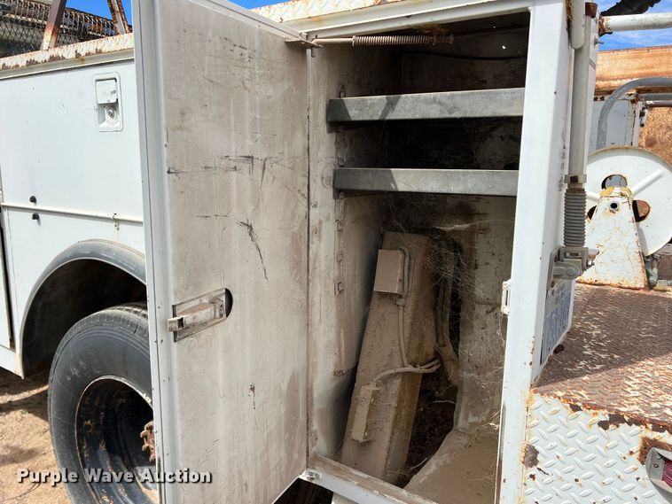 image for item DP0026 1991 International 4600  bucket truck