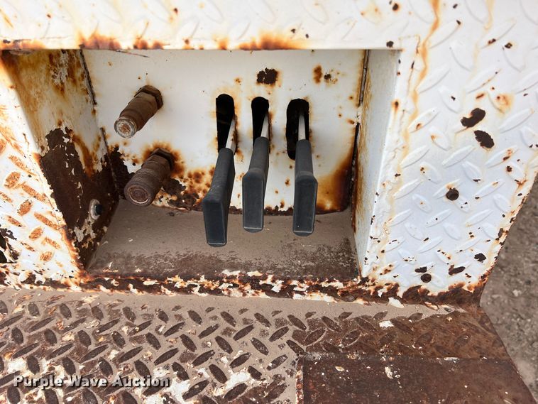 image for item DP0026 1991 International 4600  bucket truck