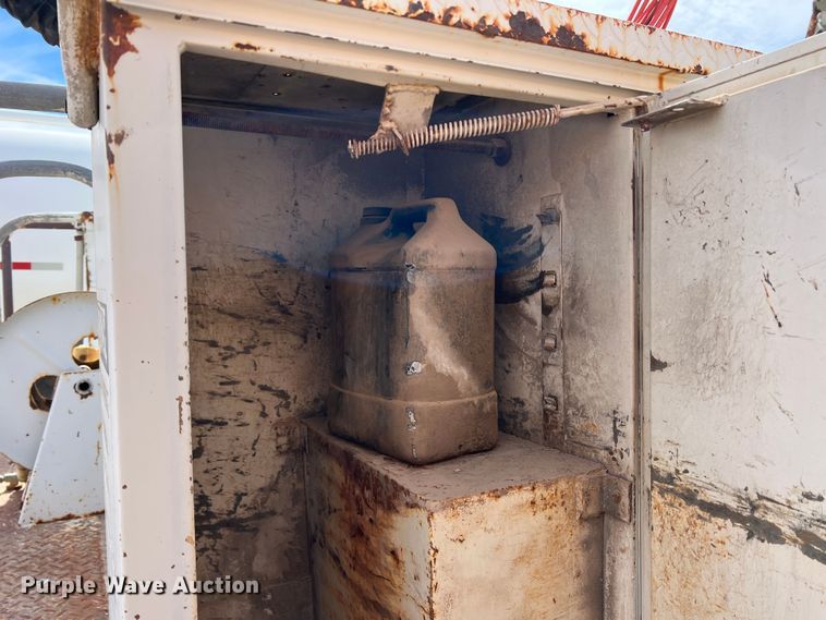 image for item DP0026 1991 International 4600  bucket truck