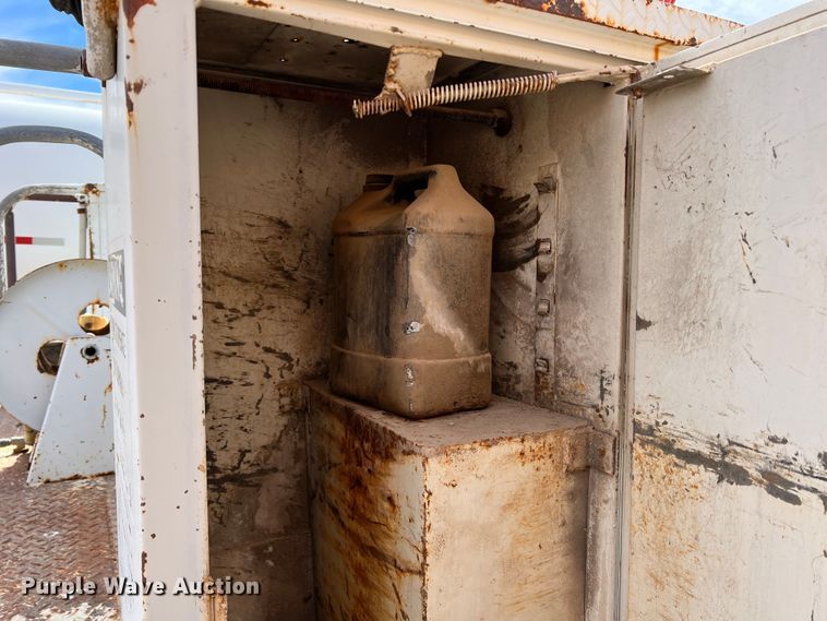 image for item DP0026 1991 International 4600  bucket truck